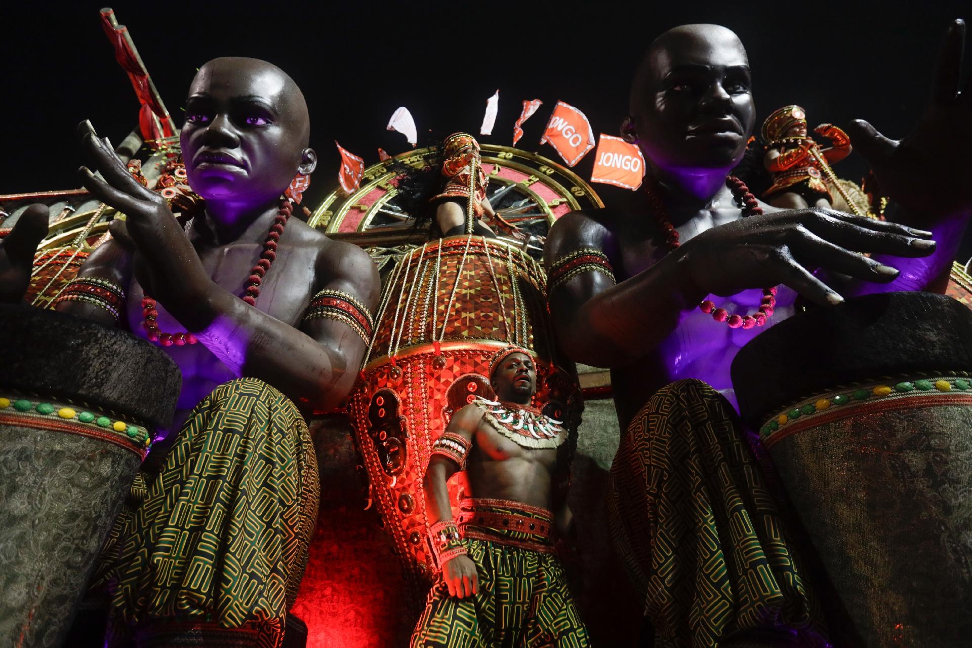 A Império de Casa Verde levou os tambores africanos para o Sambódromo do Anhembi - Ricardo Matsukawa/ UOL