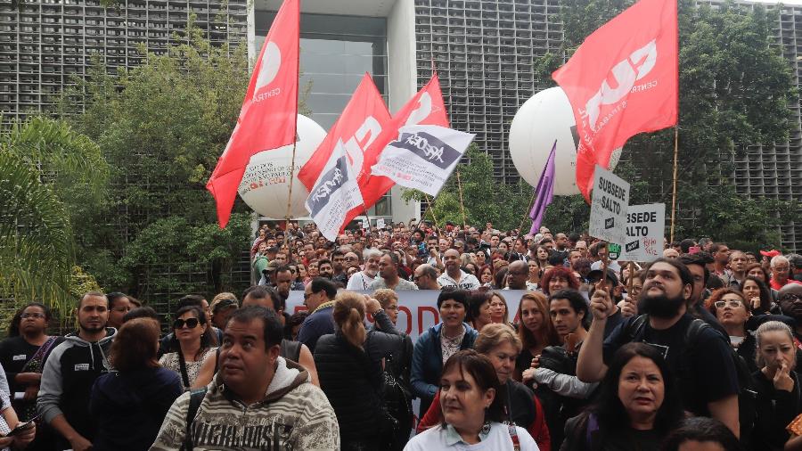 Servidores públicos protestam contra reforma da previdência estadual em frente à Alesp - Pablo Washington/Estadão Conteúdo