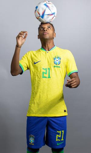 Rodrygo em ensaio fotográfico da seleção brasileira antes da Copa do Mundo do Qatar