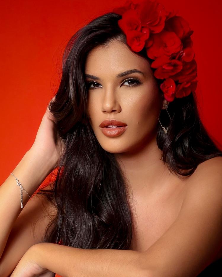 Yasmin Queiroz, 22 anos, social media e Miss Minas Gerais Mundo 2023