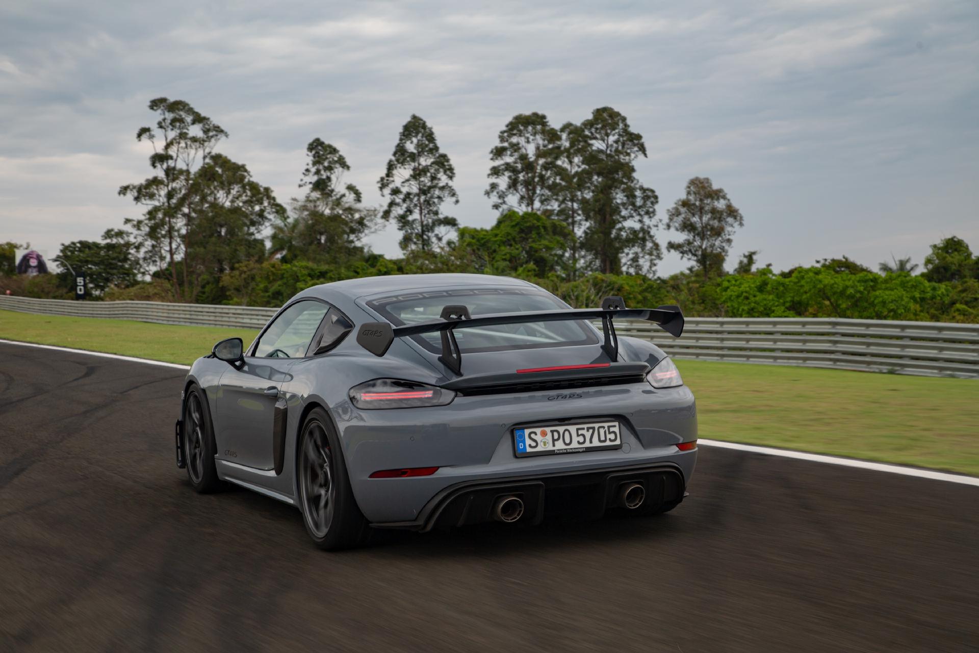 Porsche 718 Cayman GT4 RS - Divulgação