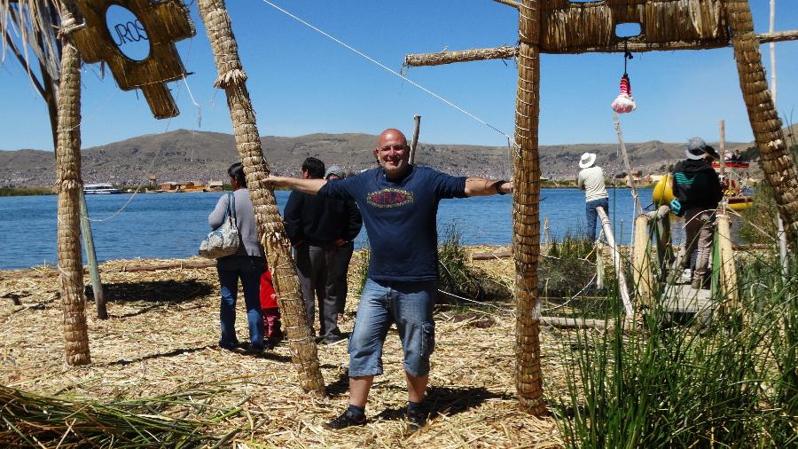 O britânico Harry Mitsidis no Lago Titicaca, no Peru, em 2014 - Arquivo pessoal