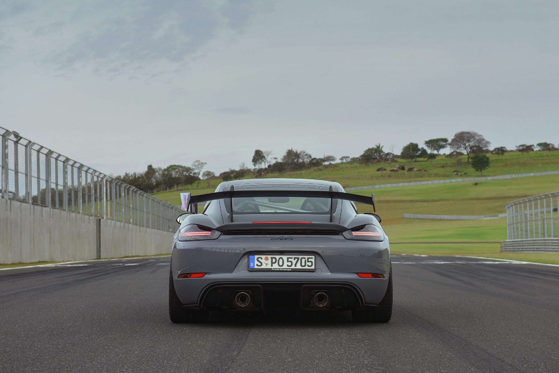Porsche 718 Cayman GT4 RS - Divulgação