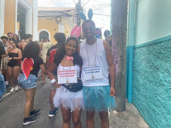 O casal Jamille e Filipe criaram sua própria fantasia para o Carnaval - Lari Couto / UOL
