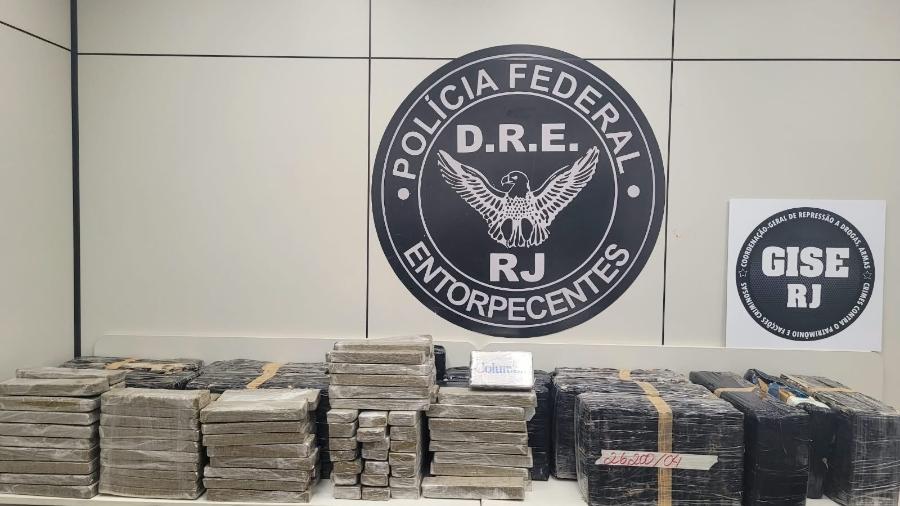 Caminhão com cerca de 390 kg de maconha e cocaína foi abordado durante fiscalização da PF em Piraí (RJ) Caminhão com cerca de 390 kg de maconha e cocaína foi abordado durante fiscalização da PF em Piraí (RJ)