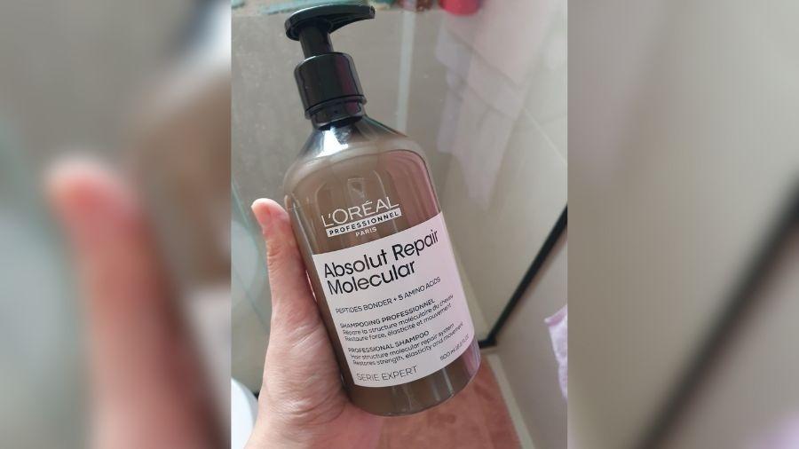 Xampu L'Oréal promete recuperar cabelo na primeira lavagem; vale a pena?