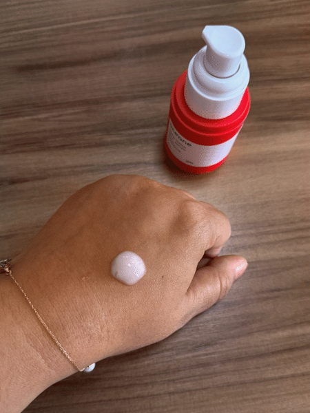 Textura do Watermelon Glow Serum é leve