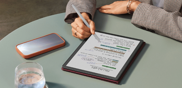Kindle Scribe, que permite escrever e desenhar, chega ao Brasil