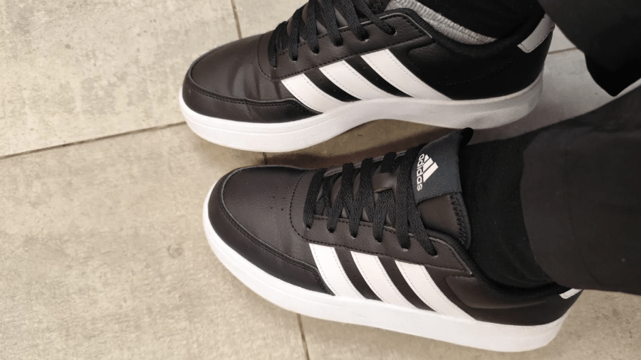Tênis Adidas Breaknet tem solado emborrachado e uso recomendado para o dia a dia