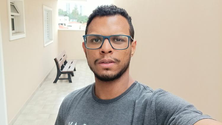 As câmeras do aparelho são boas, porém, em retratos de pessoas, o pós-processamento tende a colocar um filtro de suavização de pele que não agradou.