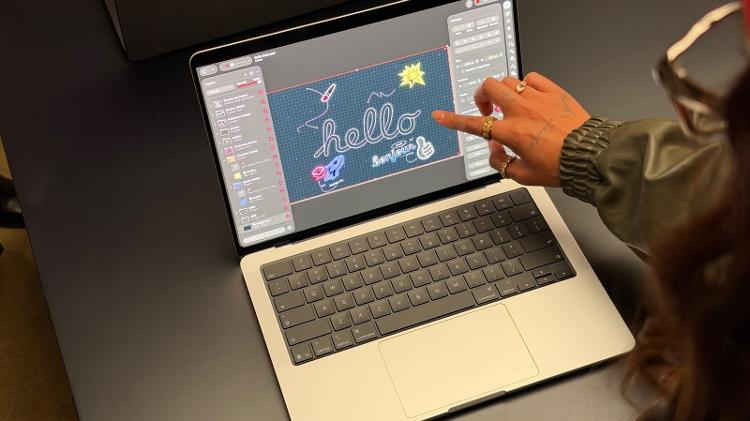 MacBook Pro ganhou tela OLED sensível ao toque