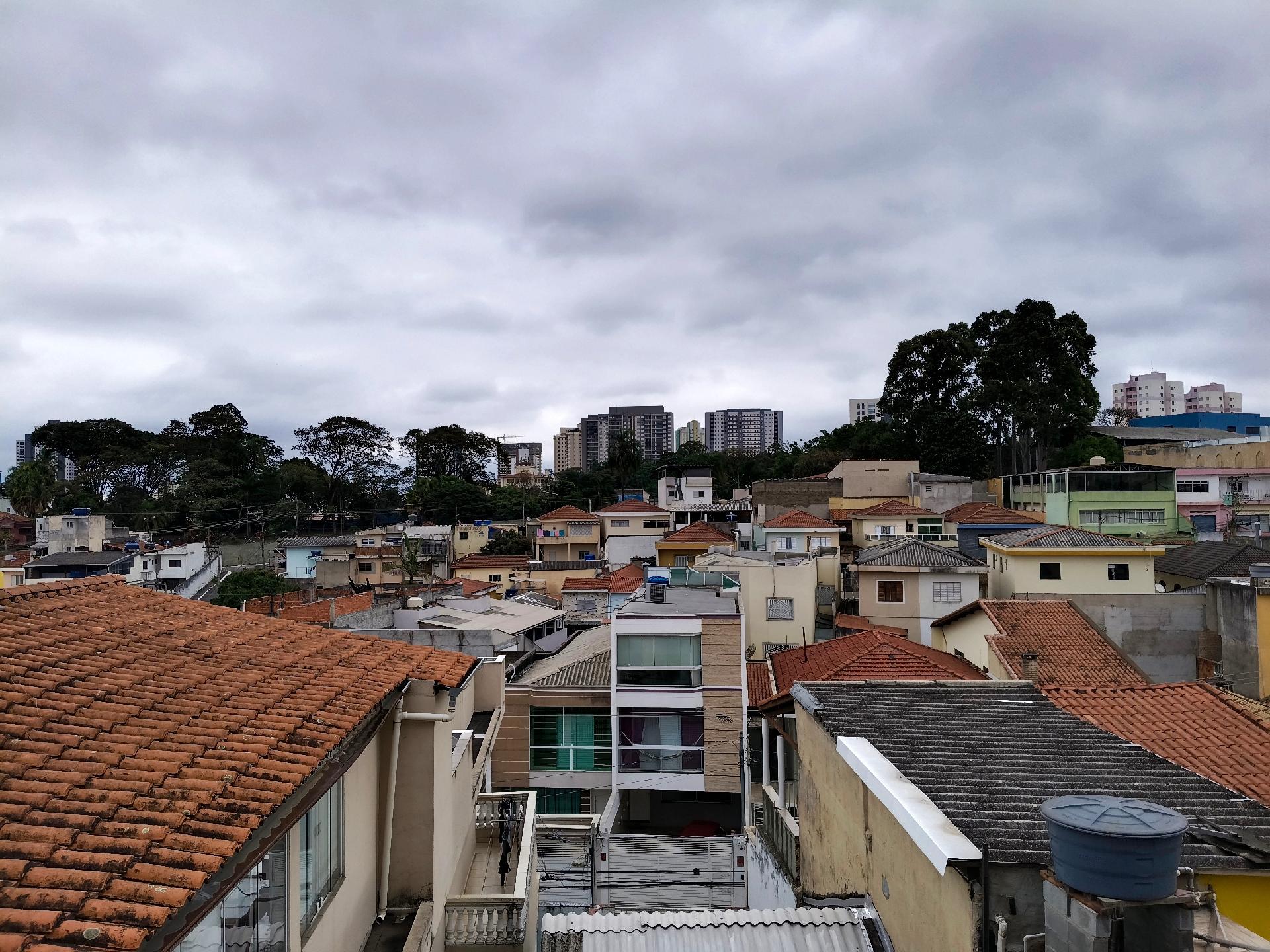 O Jovi Lite 50 tem um conjunto principal de câmeras duplas: 50MP + 8MP, com tecnologia de foco automático e zoom digital de até 10x. A câmera frontal é de 32MP.