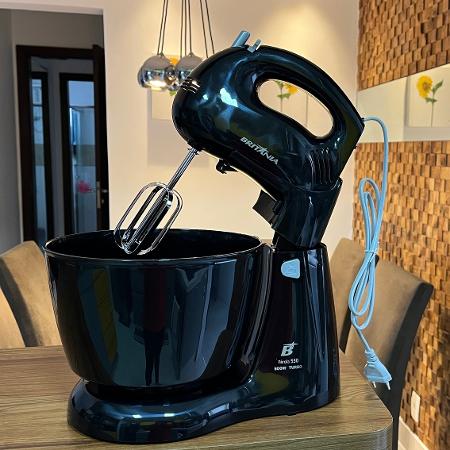 Batedeira da Britânia tem capacidade de 4,3 litros Batedeira da Britânia tem capacidade de 4,3 litros