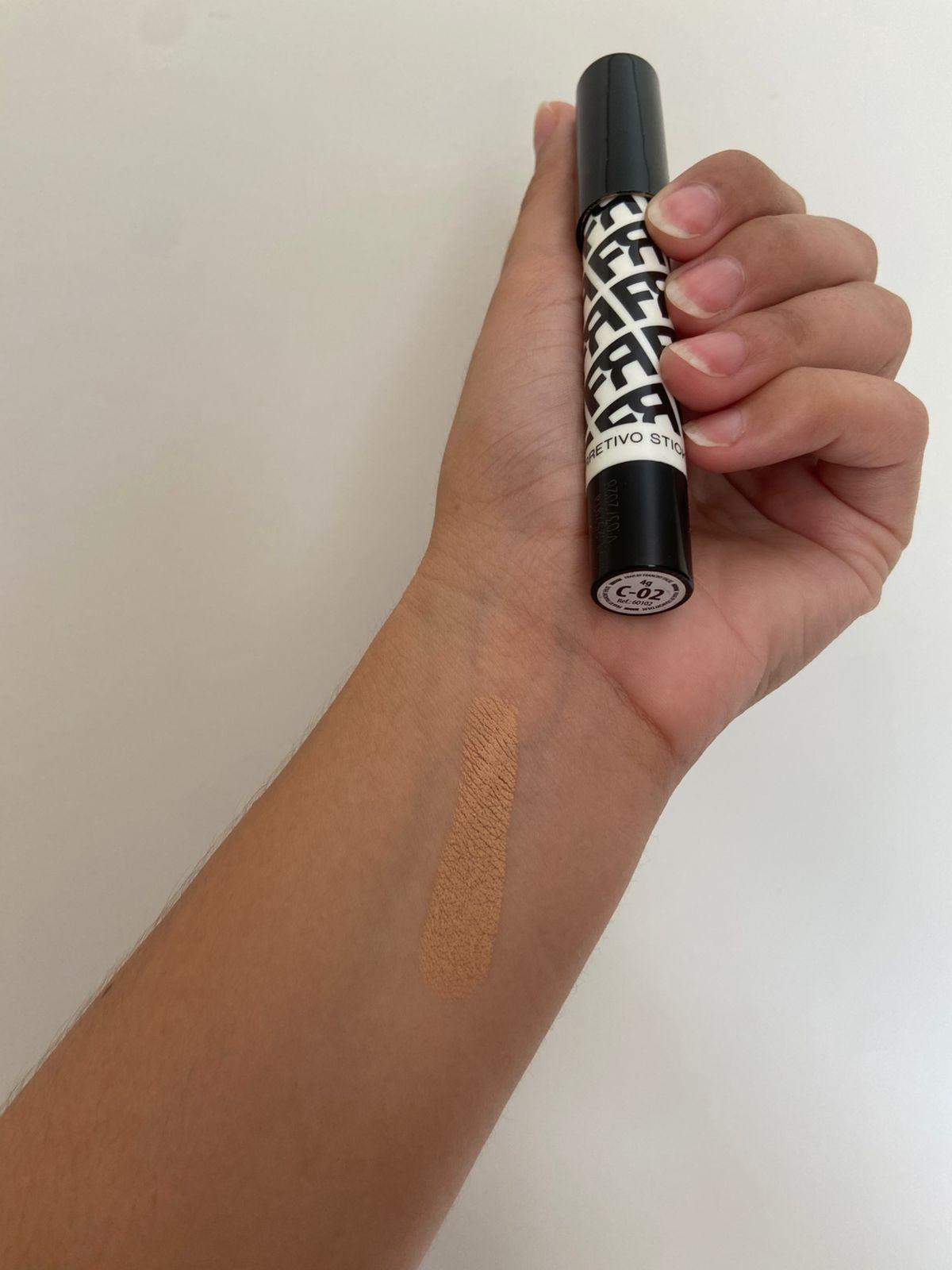 Corretivo Fran by Franciny Ehlke tem textura cremosa e não craquela - undefined