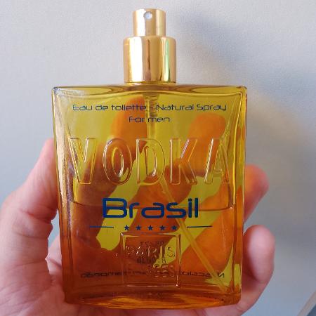 Vodka Brasil Amarelo é um perfume de tipo amadeirado com pitada frutal 