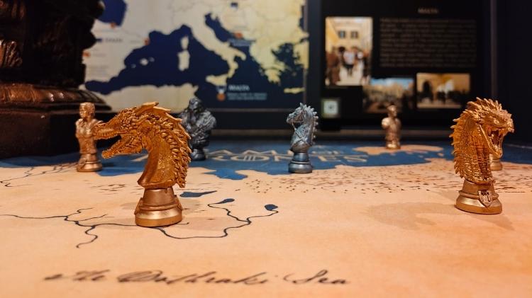 Foto tirada com o realme 15 Pro Game of Thrones mostra detalhes do mapa onde acontece os eventos da série Foto tirada com o realme 15 Pro Game of Thrones mostra detalhes do mapa onde acontece os eventos da série