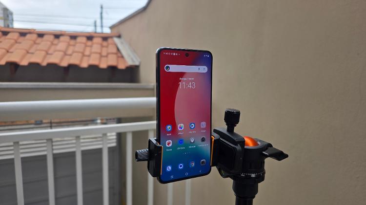 A tela do Jovi V50 Lite tem 6,77 polegadas, resolução Full HD e taxa de atualização de 120 Hz