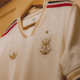 Flamengo lança 3º uniforme e resgata escudo original do time; confira preço