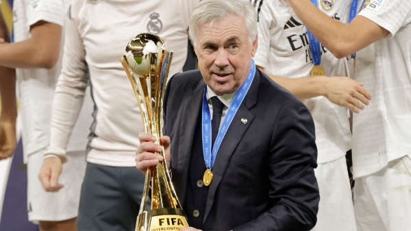 Ancelotti refletindo sobre o vinho com o qual comemoraria o Mundial de 2024 Ancelotti refletindo sobre o vinho com o qual comemoraria o Mundial de 2024