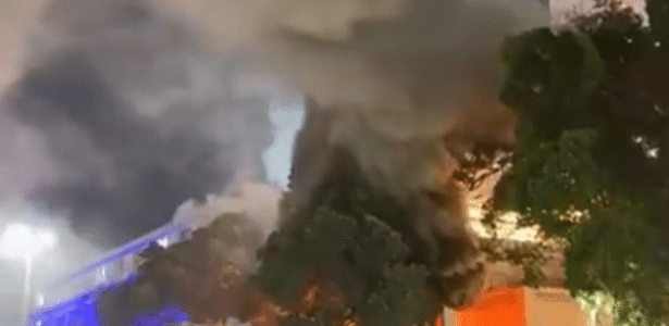 Incêndio atinge prédio histórico do Rio que virou polo gastronômico