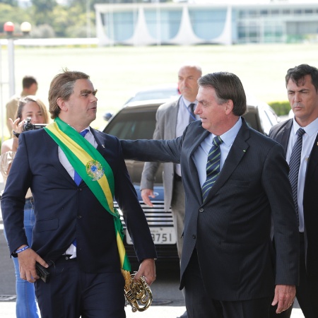 Bolsonaro ao lado do humorista Carioca no Palácio da Alvorada - Dida Sampaio/Estadão Conteúdo