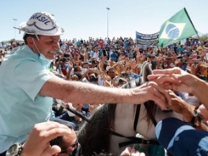 Fogão e piso novo: Por que Bolsonaro será o maior cabo eleitoral do ano