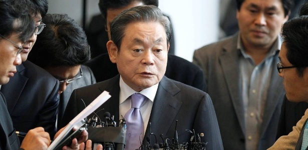 Causa não foi divulgada | Presidente do conselho da Samsung, Lee Kun-hee morre aos 78 anos