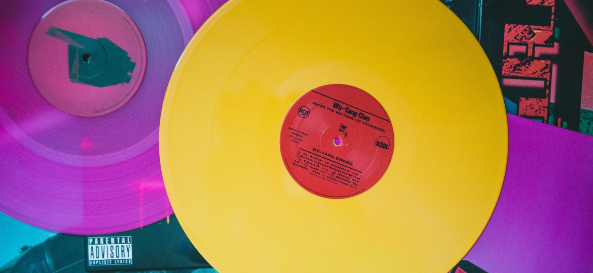 Qualquer tipo de disco de vinil pode ser encontrado no Discogs - Unsplash