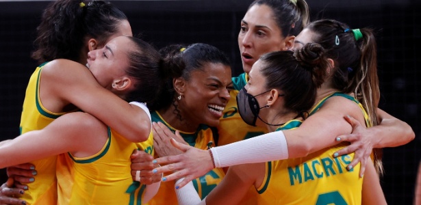 3 sets a 1 | Brasil vence a Rússia de virada e avança para a semi no vôlei