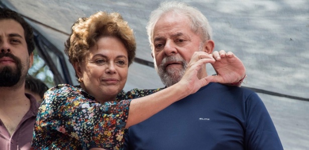 Dilma esteve com Lula em missa no dia em que o ex-presidente se entregou à PF - Nelson Almeida - 7.abr.2018/AFP