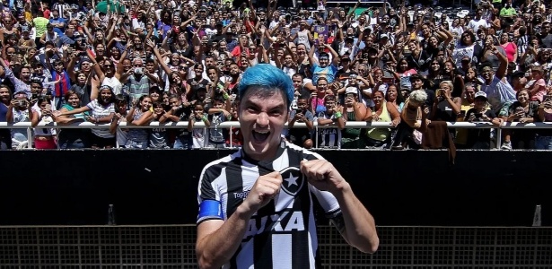 Torcedor fanático | Como Felipe Neto foi de parceiro a 'pedra no sapato' no Botafogo