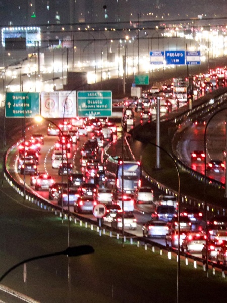 Trânsito intenso na Rodovia Castelo Branco em São Paulo (SP), nesta sexta-feira (9) - MINETO/FUTURA PRESS/ESTADÃO CONTEÚDO