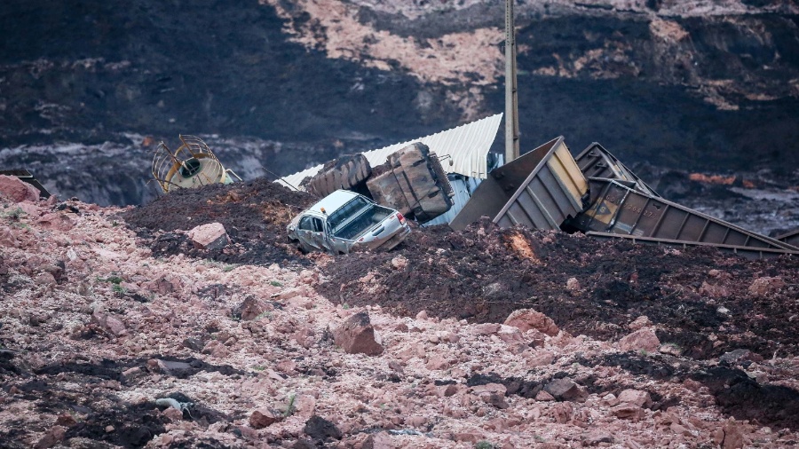 25.jan.2019 - Lama que se espalhou pela região de Brumadinho (MG) após rompimento de uma barragem da mineradora Vale - Cristiane Mattos/Futura Press/Estadão Conteúdo