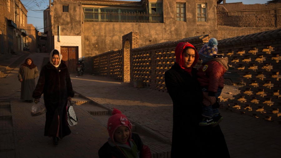 14.dez.2015 - Muçulmanos uigures em Kashgar, na província de Xinjiang, extremo oeste da China - Adam Dean/The New York Times