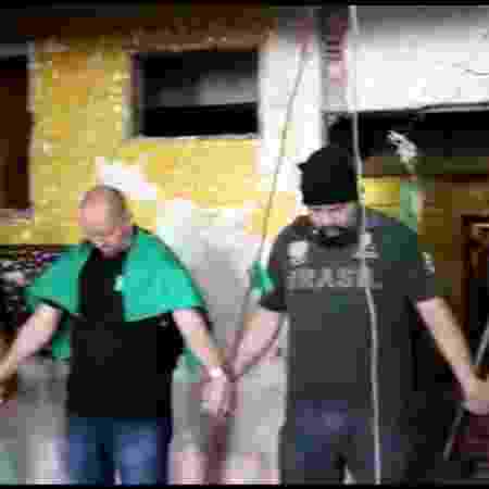 Breno Zarranz (com a bandeira brasileira no ombro) no grupo integralista de Eduardo Fauzi - Reprodução de vídeo