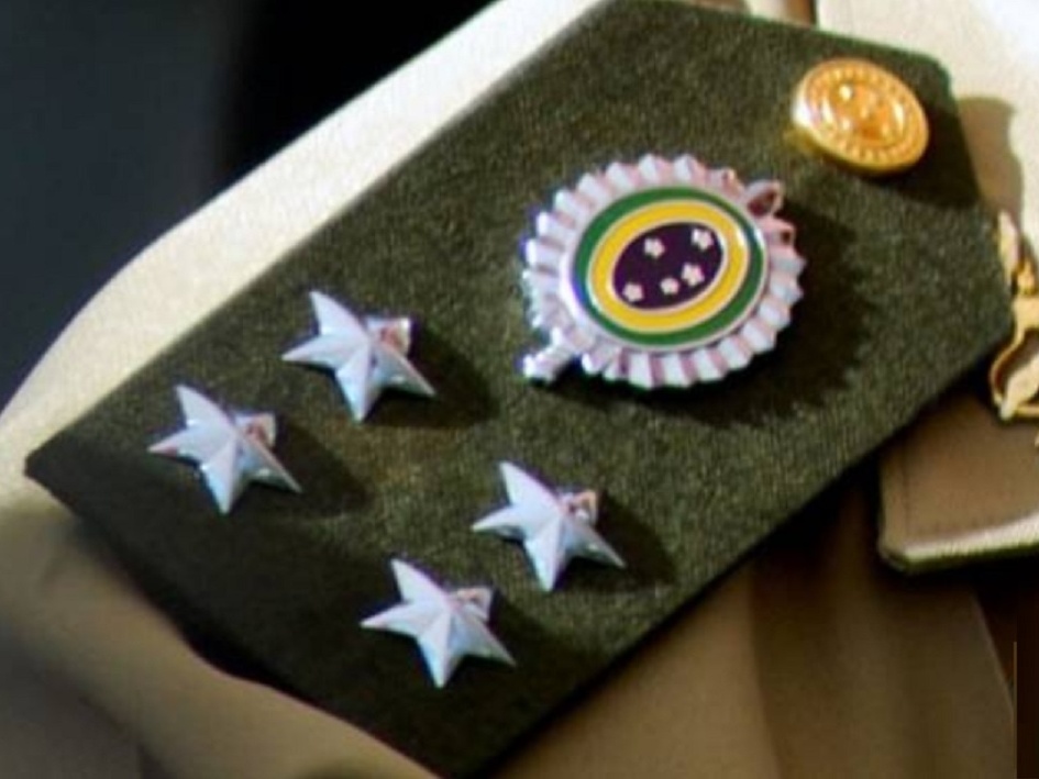 Troca de generais segue agenda do Exército; boatos confundem brasileiros