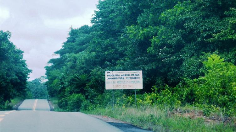 Rodovia BR-174 no início do trecho que atravessa em 120 km a Terra Indígena Waimiri-Atroari, entre Amazonas e Roraima - Rubens Valente - Rubens Valente