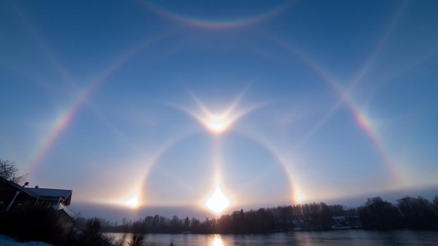 Halo solar na Suécia; o que forma os anéis é uma combinação de luz e nuvens  - Magnus Edback/Suécia