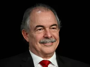 Mercadante a empresários e políticos: 'Vamos parar de falar mal do Brasil'