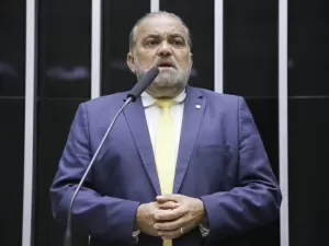 Deputados eleitos prefeitos gastam mais de R$ 800 mil em cota de publicidade