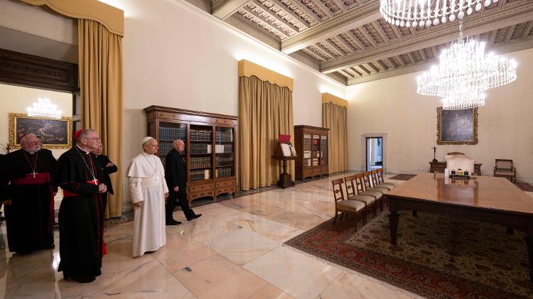 Leão 14 visita o apartamento papal no Vaticano Leão 14 visita o apartamento papal no Vaticano