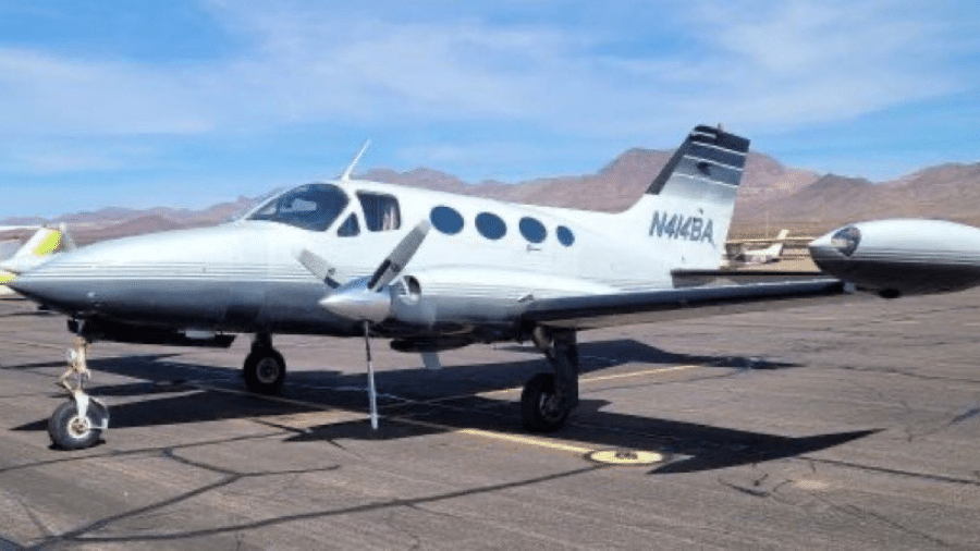 O Cessna 414 bimotor caiu por volta das 12h30 de domingo, pouco depois de decolar, informou a Administração Federal de Aviação dos EUA - Reprodução/X