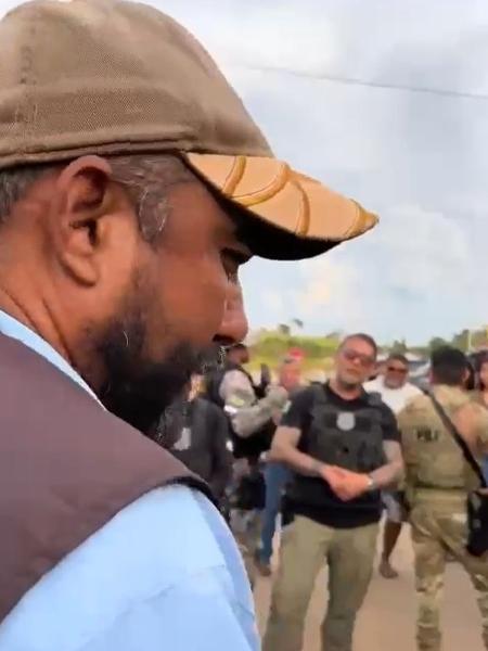 Vereador de Xapuri (AC) conversa com autoridades na operação Suçuarana Vereador de Xapuri (AC) conversa com autoridades na operação Suçuarana