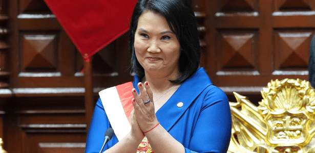 Keiko Fujimori toma posse no Peru e anuncia militares no combate ao crime
