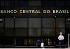 Relatório de estabilidade financeira do BC e balanços são destaques do dia