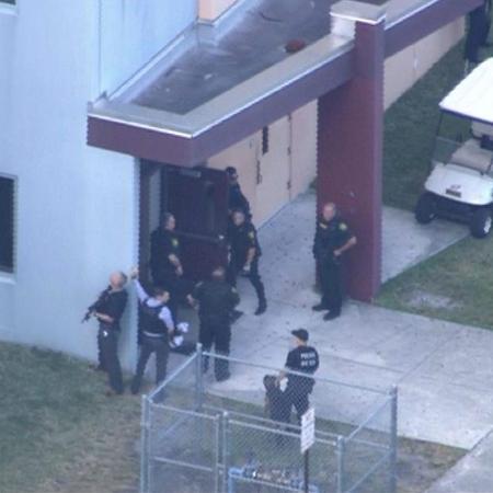 Atirador invade escola em Parkland, Flórida - Reprodução/CNN