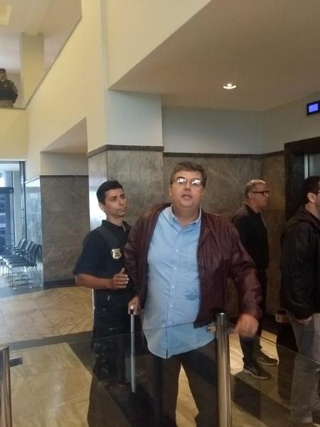 8.nov.2018 - O deputado estadual André Correa (DEM) chega detido na PF do Rio - Gabriel Sabóia/UOL