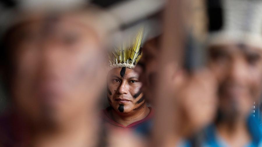 16.05.2017 - Indígenas protestam em Brasília contra relatório da CPI que investigava fraudes e irregularidades na Funai - UESLEI MARCELINO/REUTERS