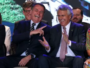 Bolsonaro, acusado de comprar voto em 2022, reclama que Caiado faz o mesmo