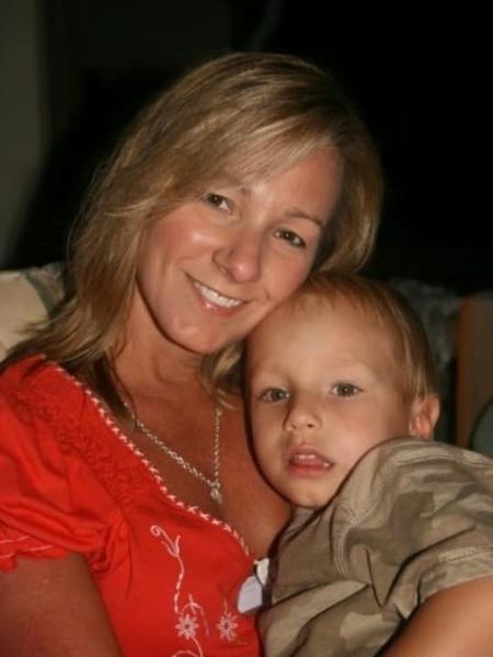 Audra Eaker com o filho Kincaid Eaker - Reprodução/Facebook